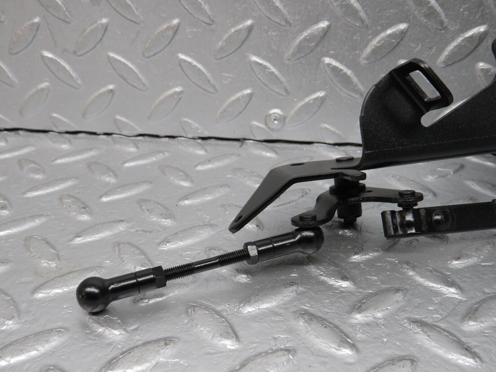 39576 Mercedes-Benz R129 320SL Coupe Throttle Linkage 1040702321