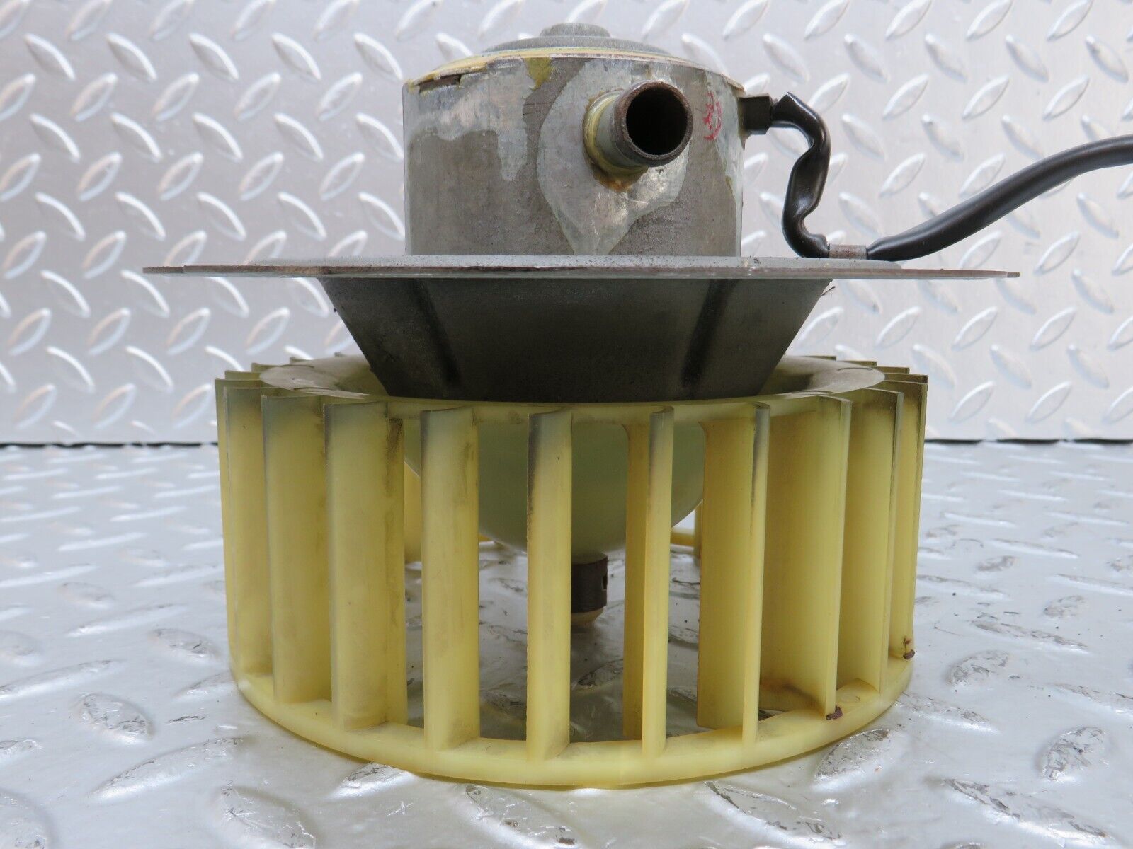 26292 Mercedes-Benz W116 450SE Heater Blower Fan Motor Bosch 0130107012