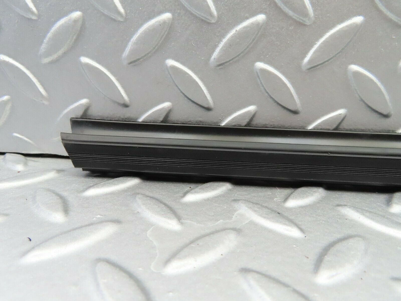 6553 Mercedes-Benz S124 E220 Wagon Window Weatherstrip Seal Rear Left