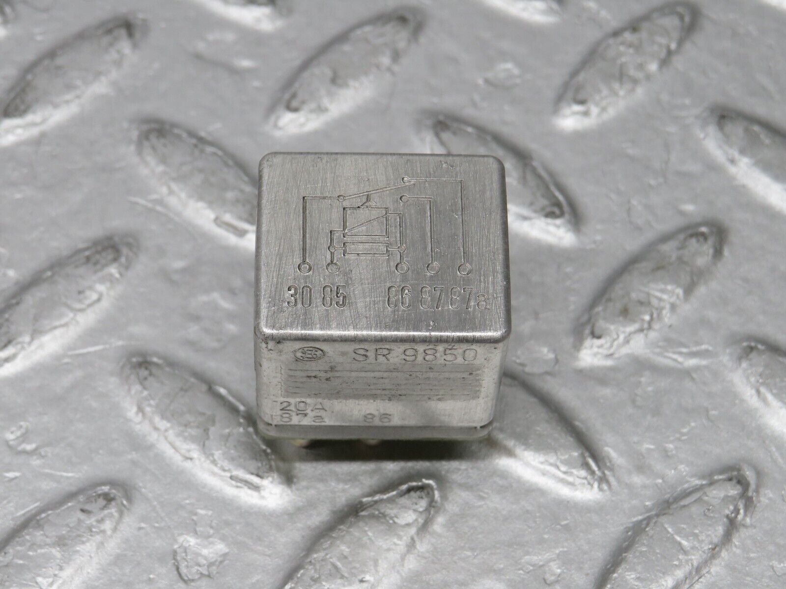 36089 Mercedes-Benz W126 420SE Multi Purpose Relay 0015420219