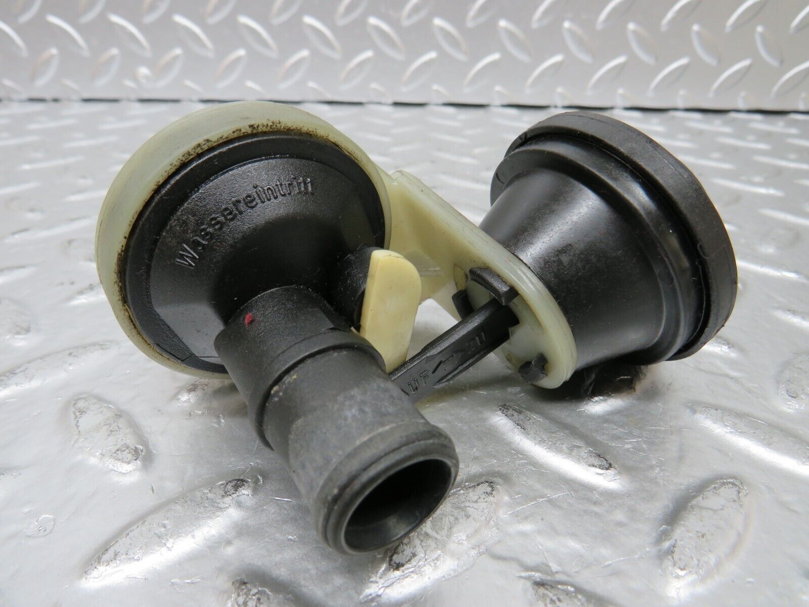 25196 Mercedes-Benz W201 190D Heater Control Valve