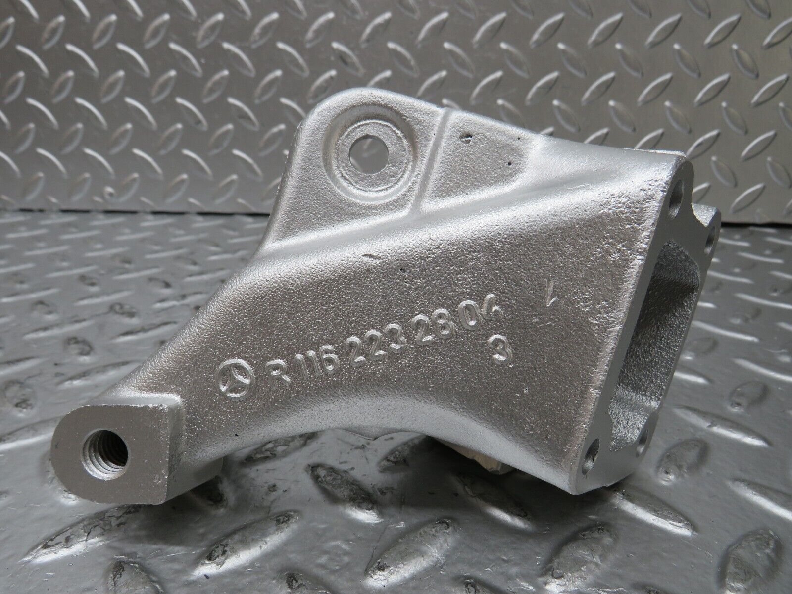 26236 Mercedes-Benz W116 450SE Engine Mount Bracket Right Side 1162232804