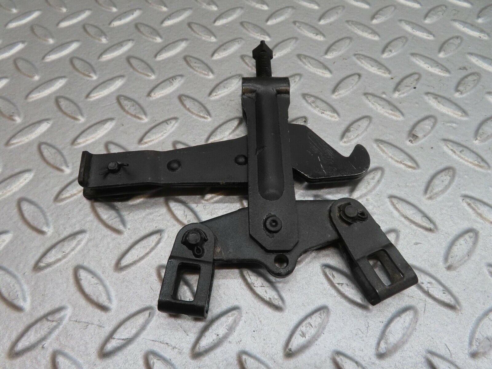 13883 Mercedes-Benz C107 280SLC Handbrake Adjusting Handbrake Regulator