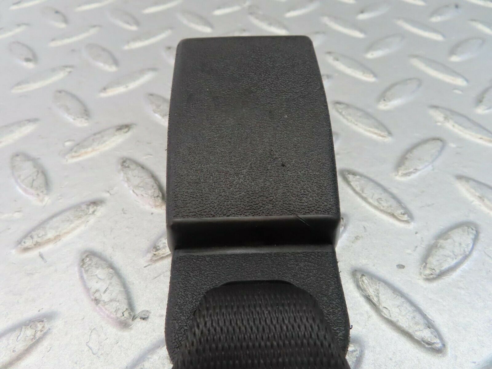 10383 Mercedes-Benz W201 190E Rear Middle Seat Belt Buckle 2018606069