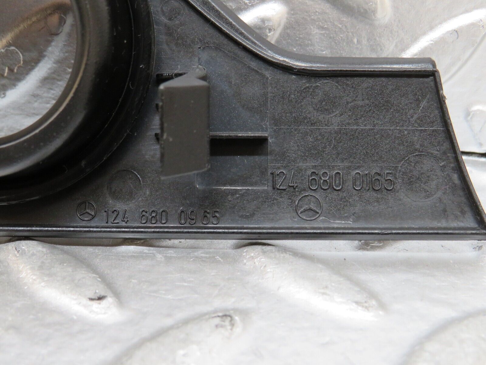 26566 Mercedes-Benz C124 220CE Coupe Ignition Switch Cover Surround 1246800165