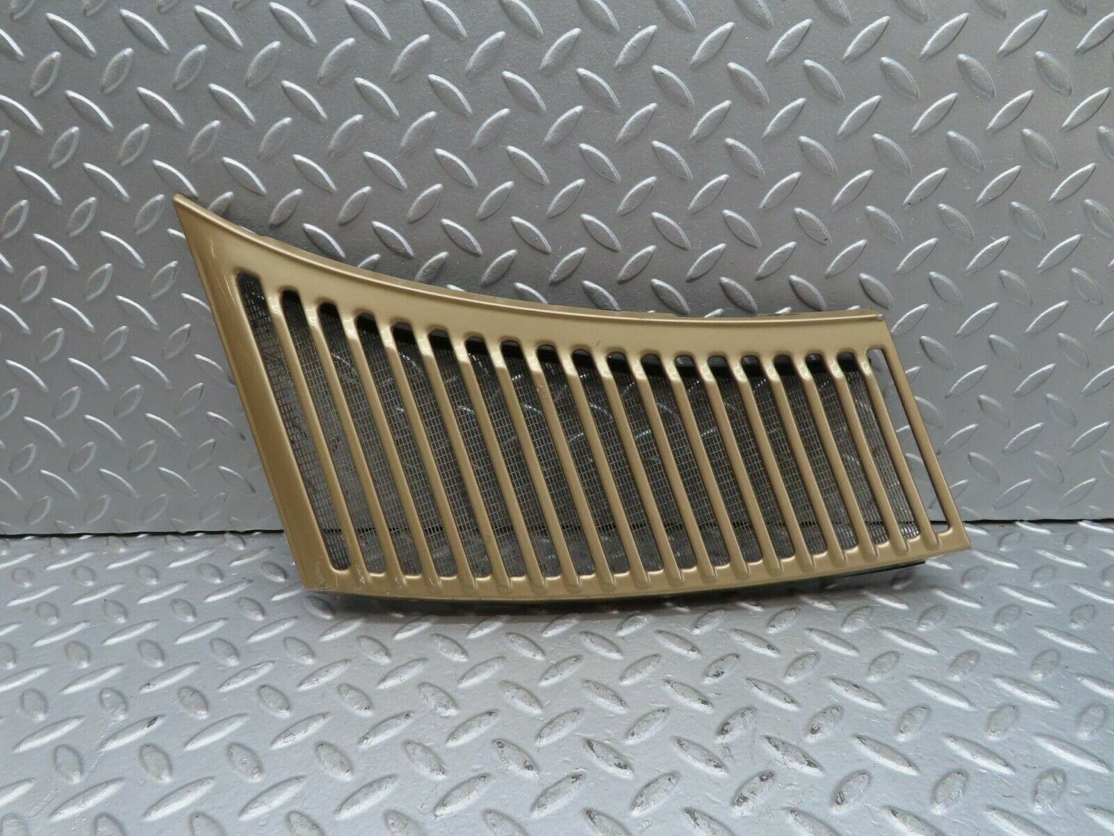 16583 Mercedes-Benz C107 380SLC Air Intake Grill Right Side