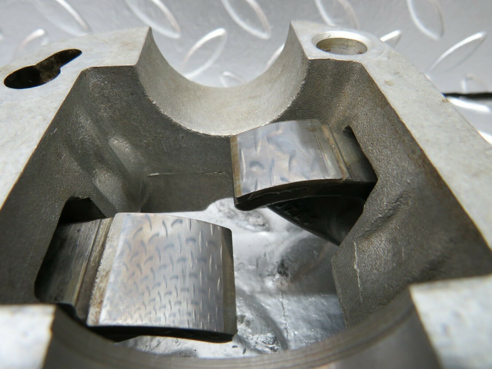 23071 Mercedes-Benz C123 230CE Coupe Rocker Arms Camshaft Bearing Block 1020512110