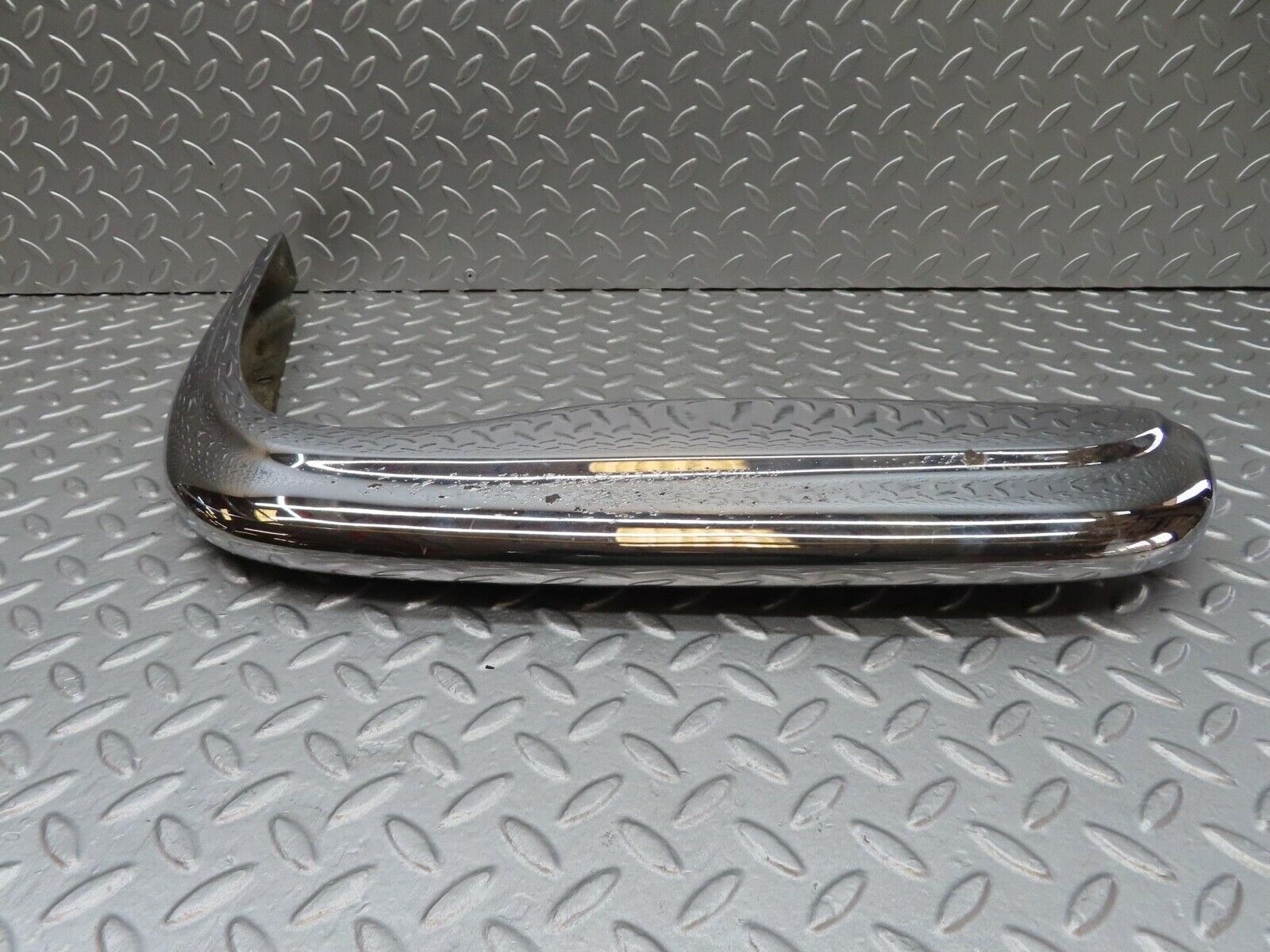 12757 Mercedes-Benz W108 Front Right Upper Bumper Corner