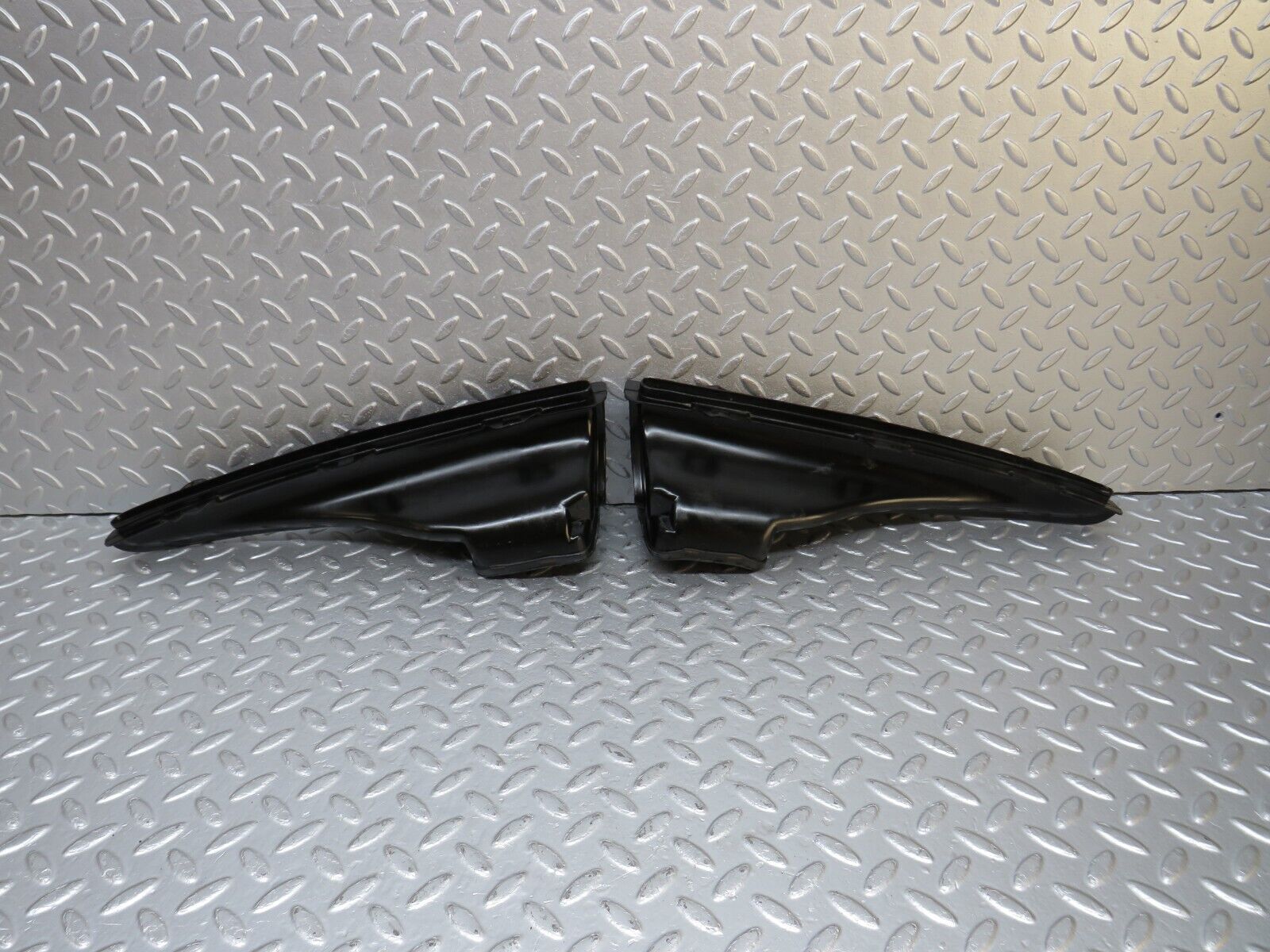 40550 Mercedes-Benz W123 300D Air Duct Vent Pair 1238300219 1238300119