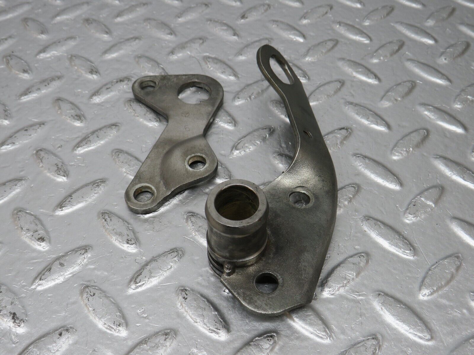 34188 Mercedes-Benz W124 260E Engine Lifting Eyes Hooks