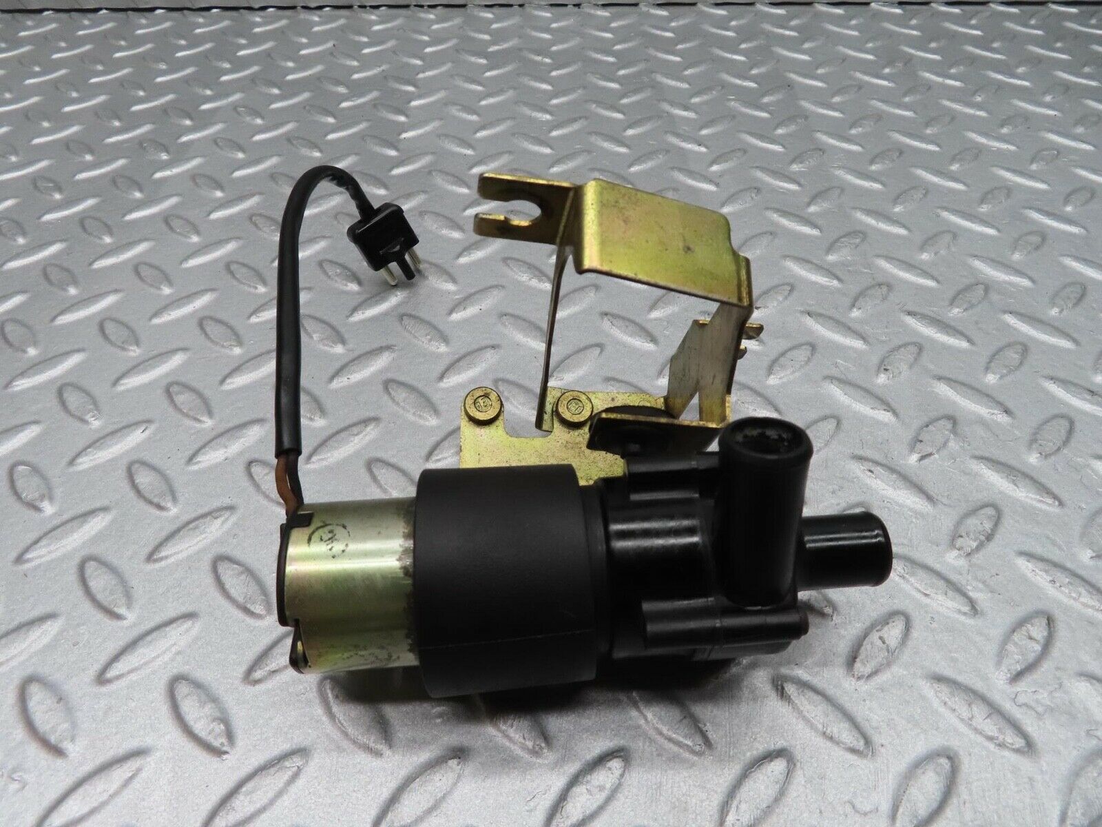 12077 Mercedes-Benz R129 300SL Coupe Heating Water Pump 0018351064