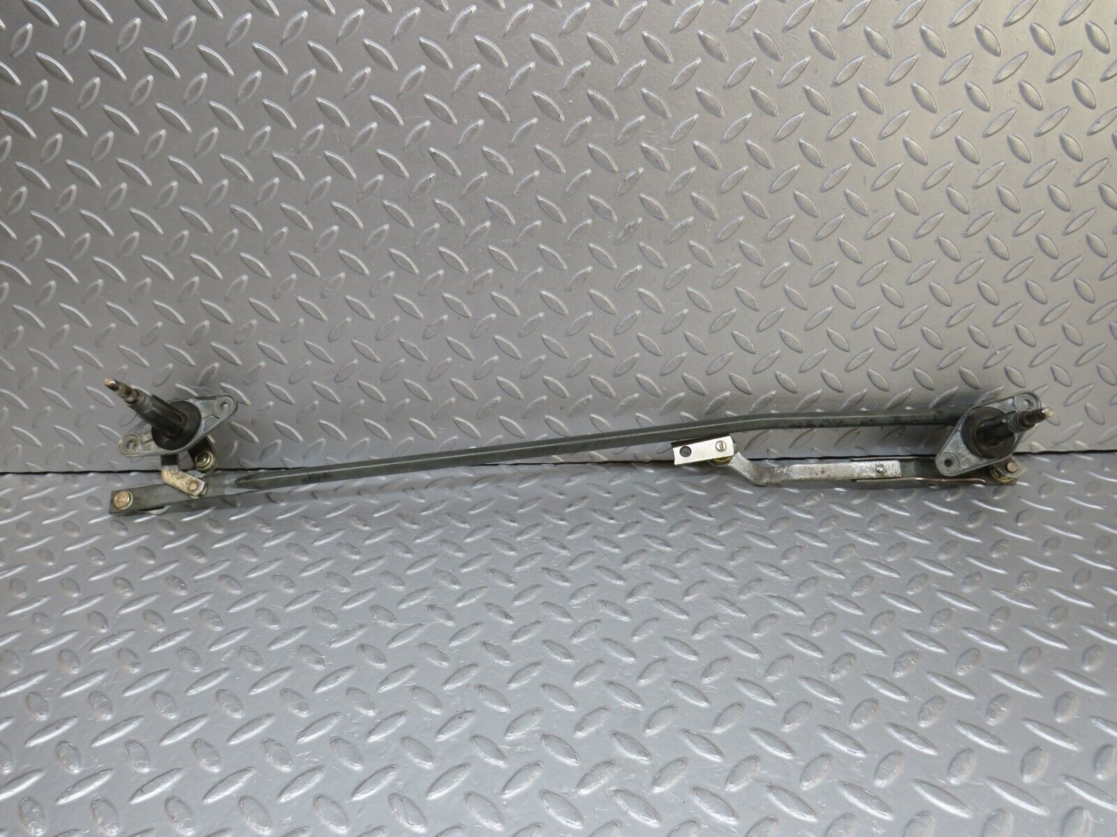 37544 Mercedes-Benz W109 300SEL Windscreen Wiper Linkage