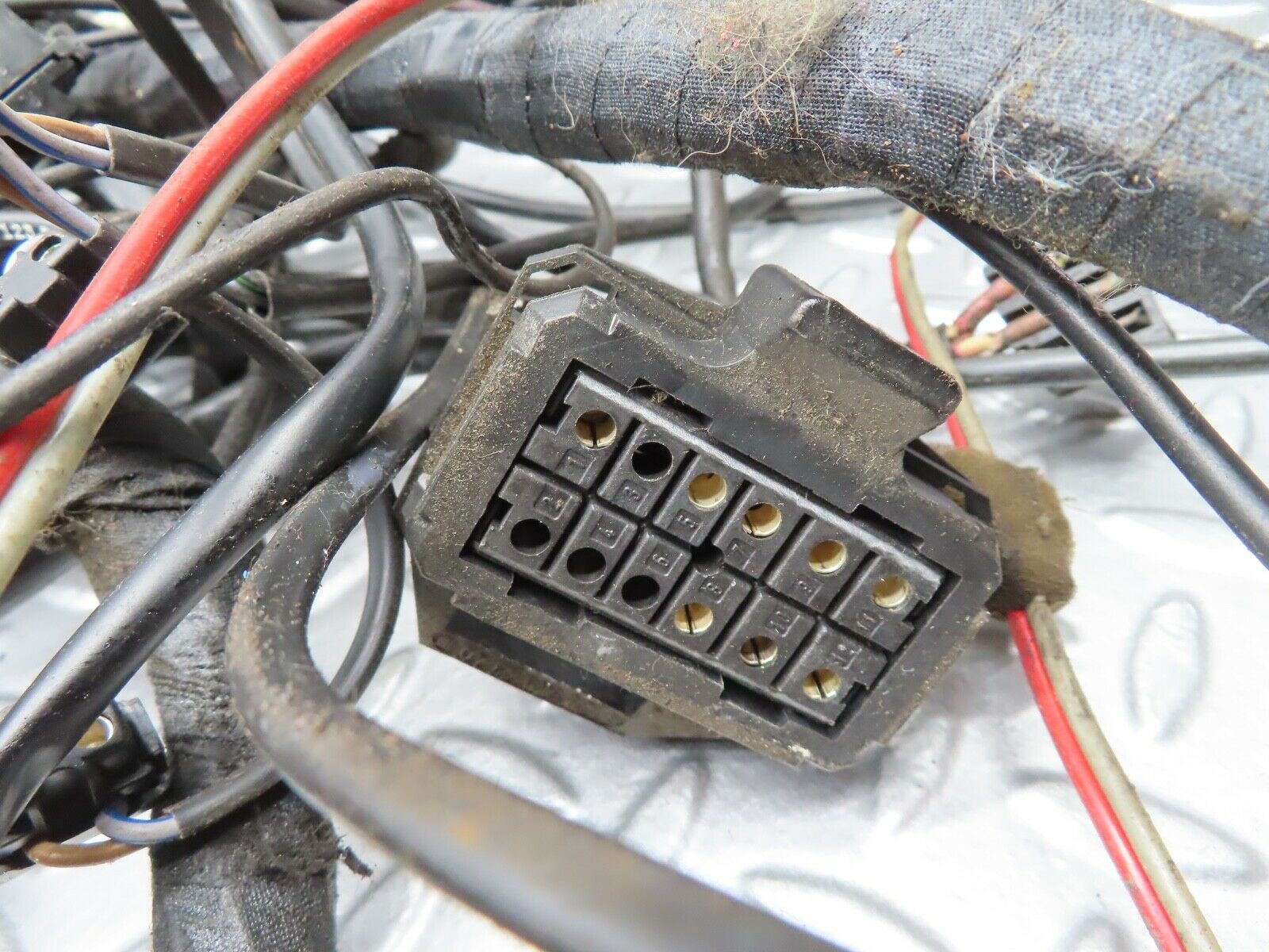 21251 Mercedes-Benz W123 230E Engine Chassis Body Wire Wiring Harness