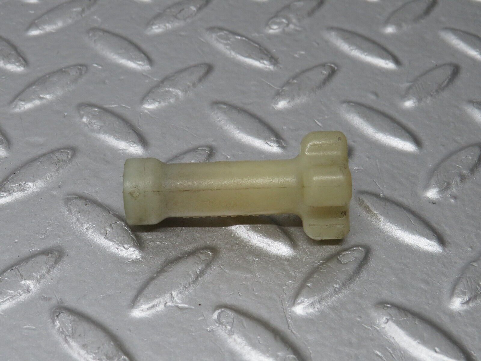 38139 Mercedes-Benz A124 320E Cabriolet Windscreen Washer Reservoir Holder 2018690028