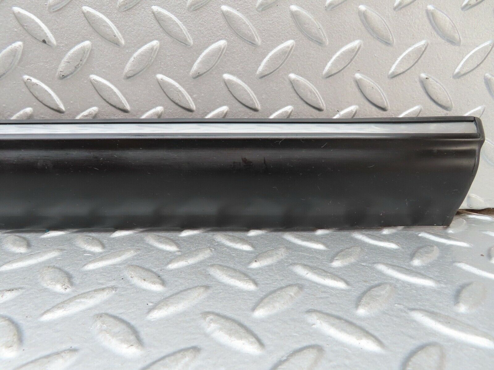 19227 Mercedes-Benz W123 300D Front Right Door Lower Moulding Trim