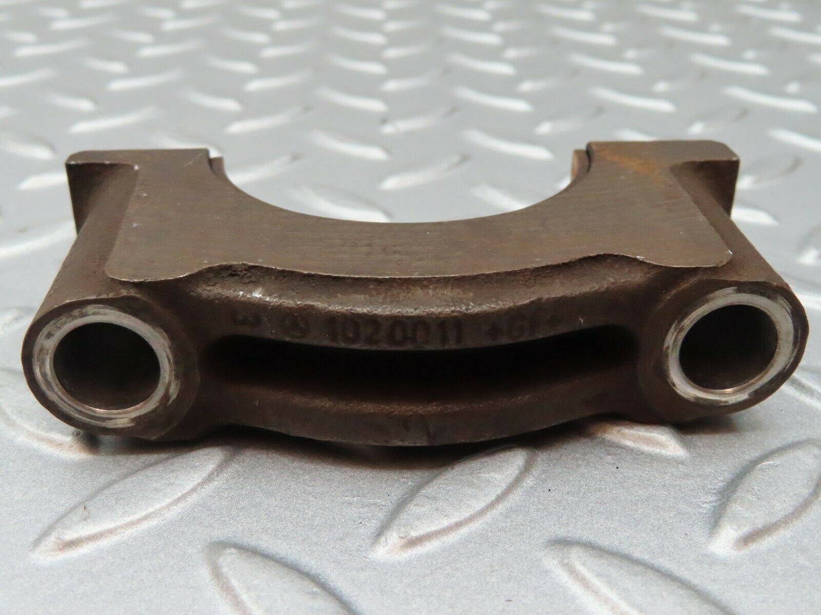 3954 Mercedes-Benz S123 200T Wagon Crankshaft Bearing Holder Block 1020011