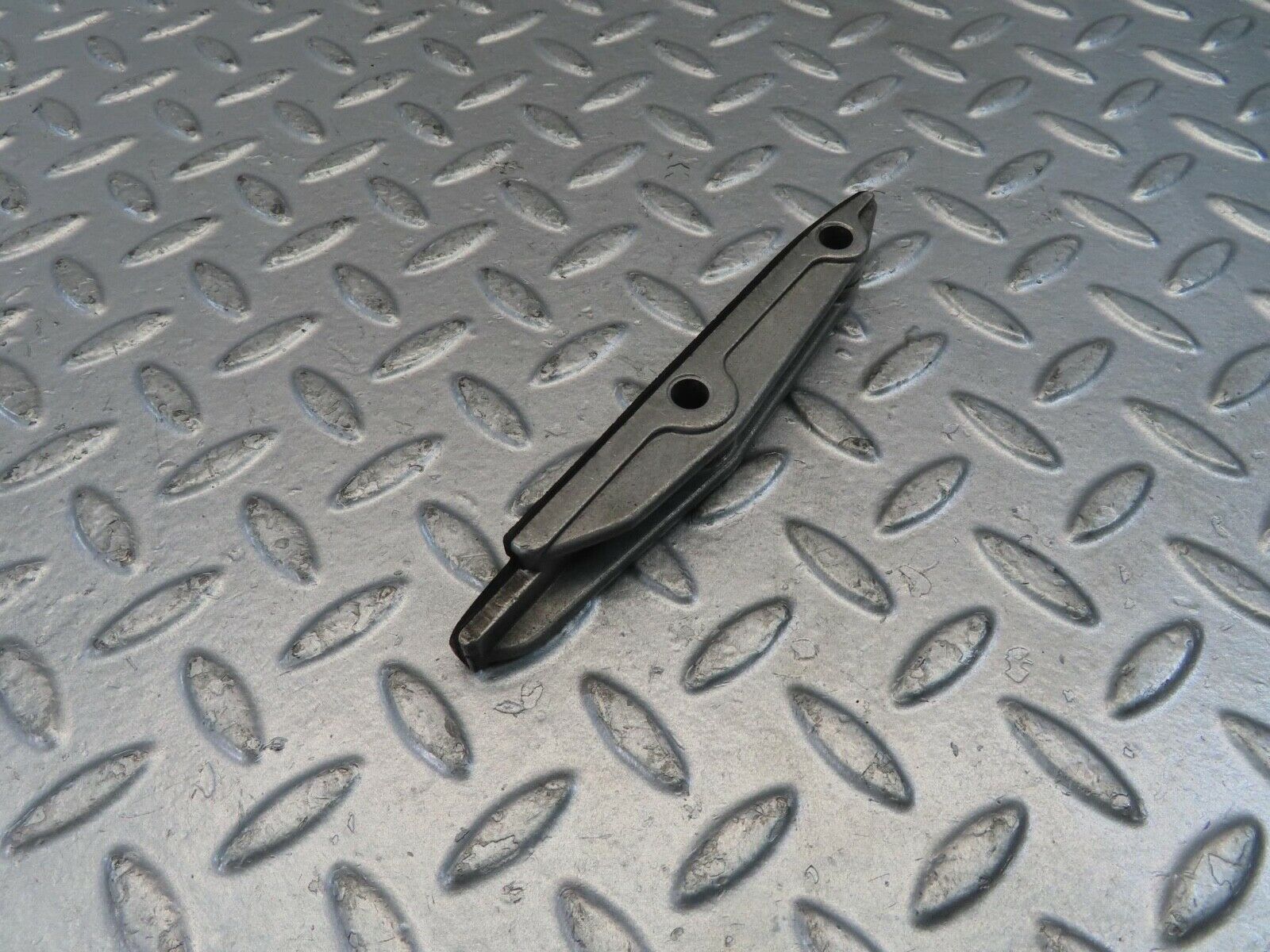 10987 Mercedes-Benz W115 220D Timing Chain Guide Rail 6150500016