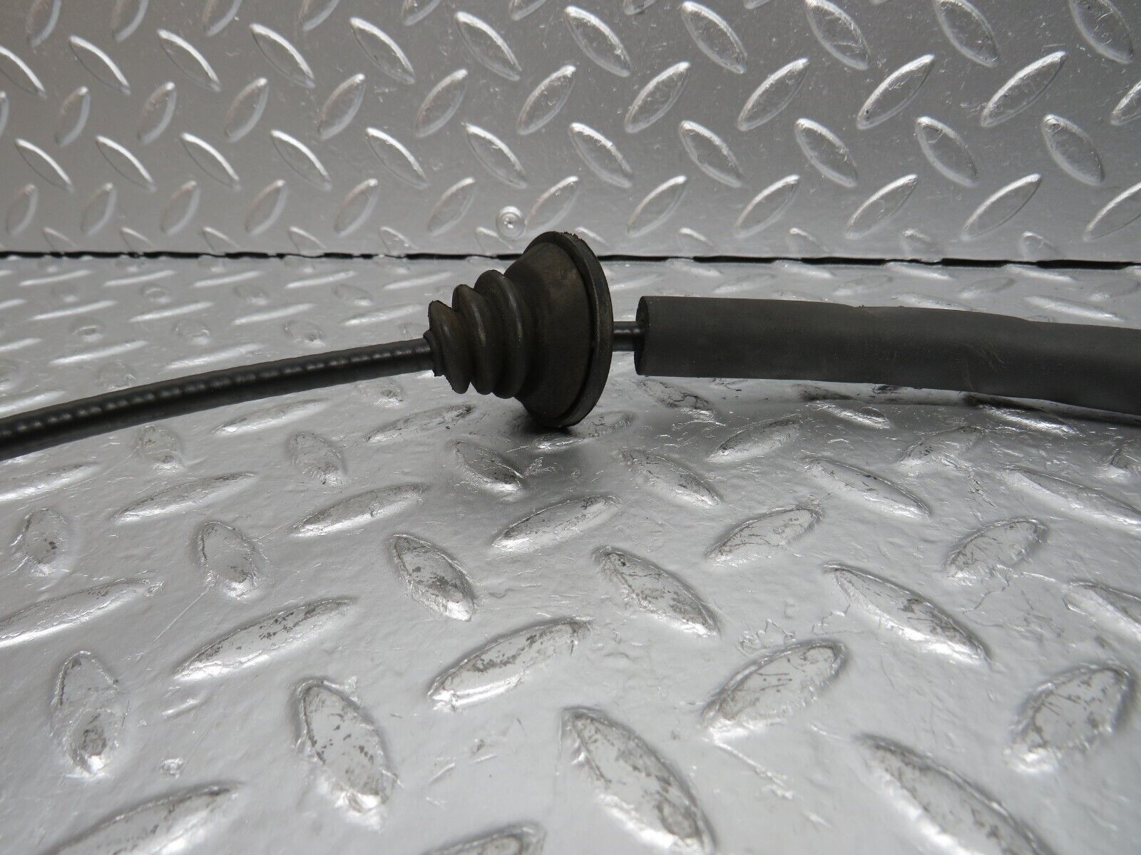 30526 Mercedes-Benz W124 230E Speedometer Cable 1245400568 For Automatic Gearbox