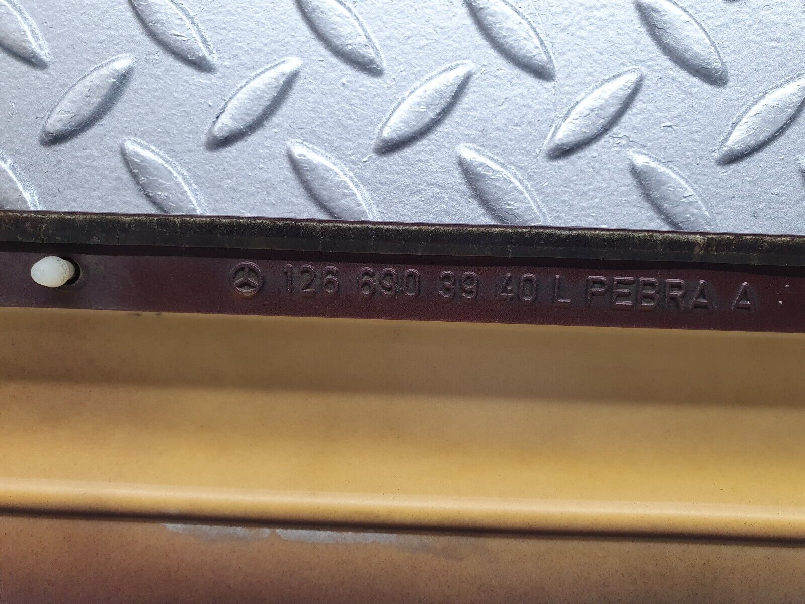 40941 Mercedes-Benz W126 300SE Rear Left Door Moulding Trim 1266903940