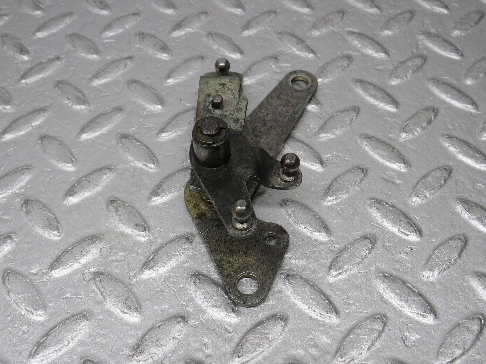 37563 Mercedes-Benz W109 300SEL Throttle Linkage