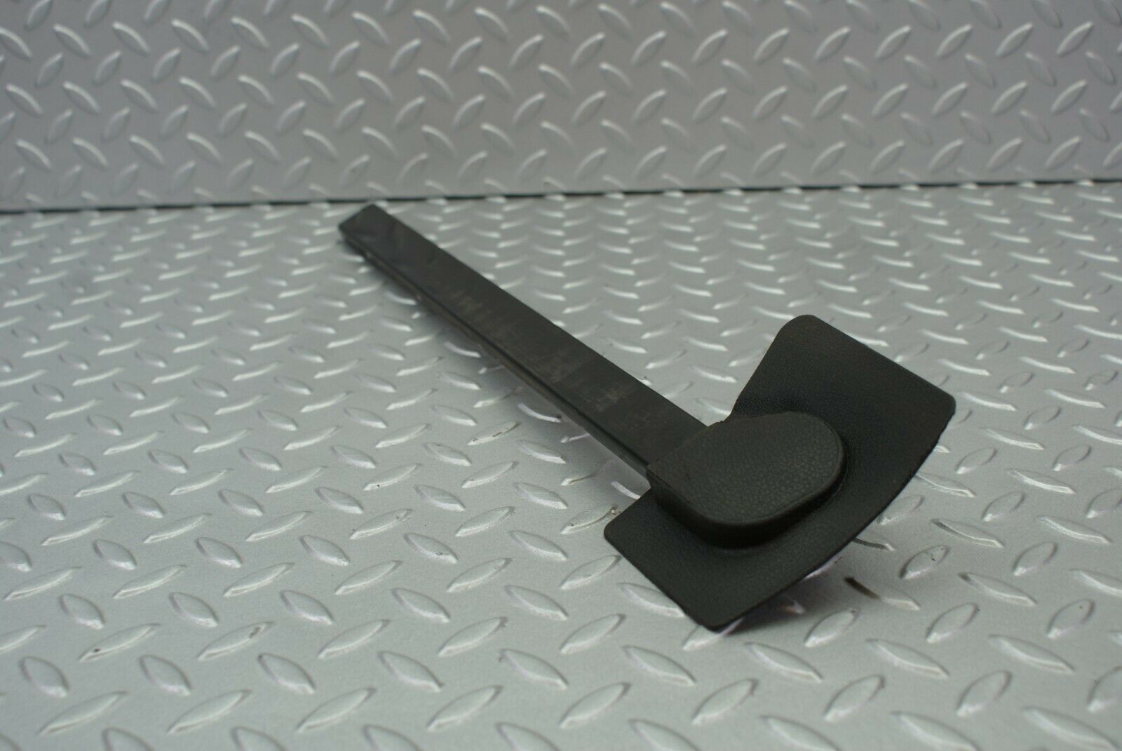 2466 Mercedes-Benz W123 280E Seat Belt Runner Right Side 1239191620