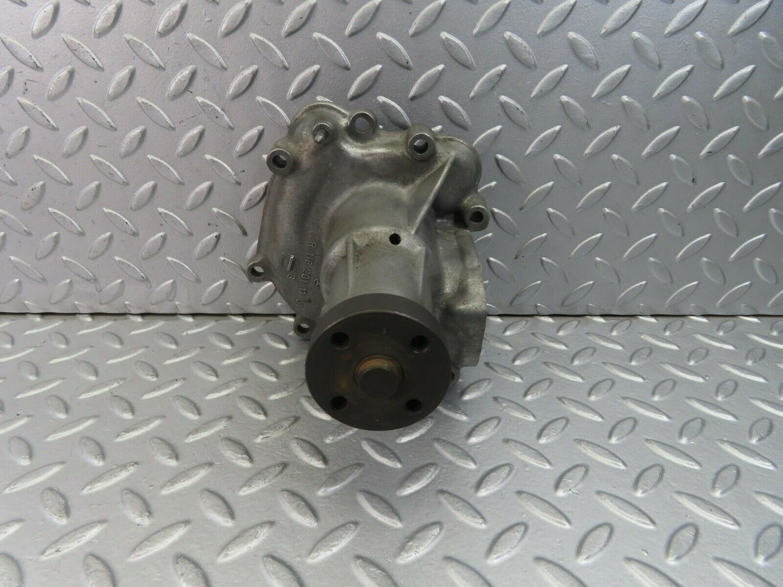 8933 Mercedes-Benz W116 Water Pump 1162011101