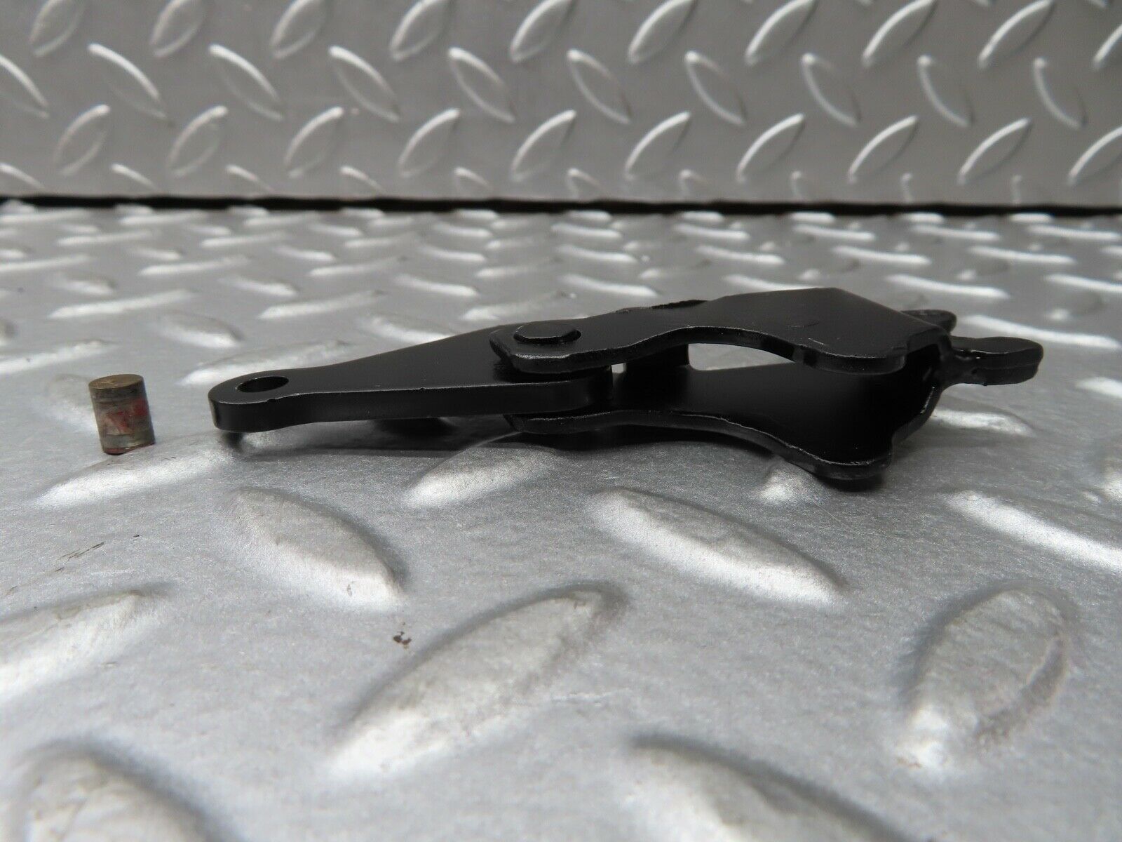 19205 Mercedes-Benz W123 300D Handbrake Regulator