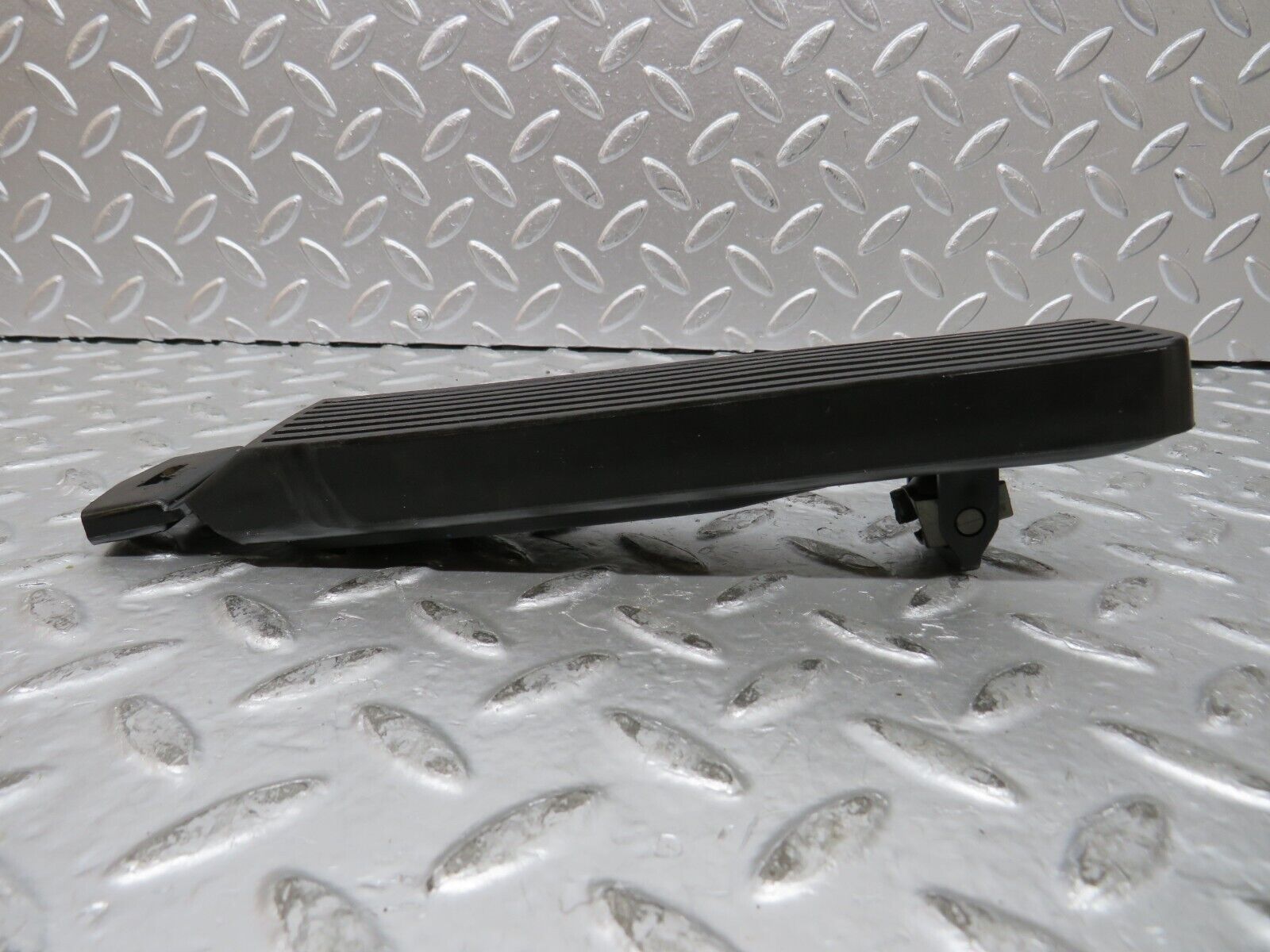 27291 Mercedes-Benz W123 280E Accelerator Pedal With Rubber 1233010082