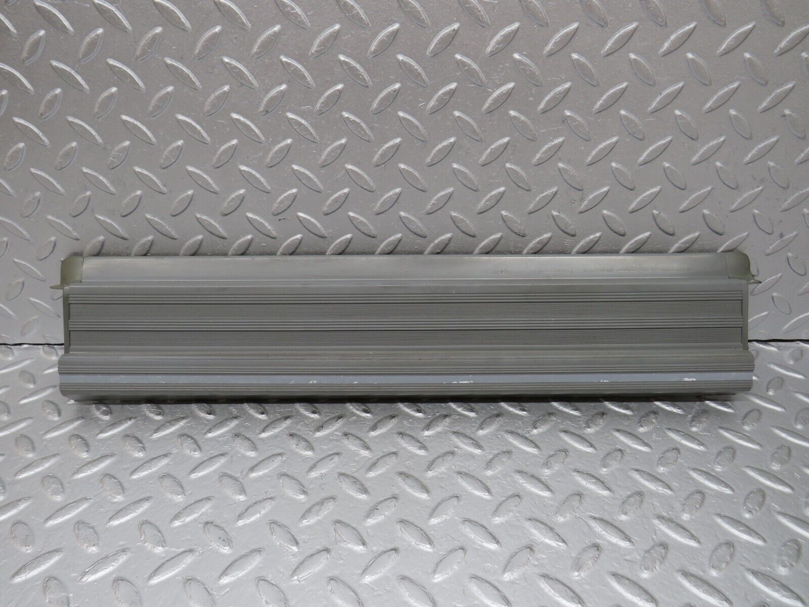 35991 Mercedes-Benz W126 420SE Rear Right Door Sill Trim Grey