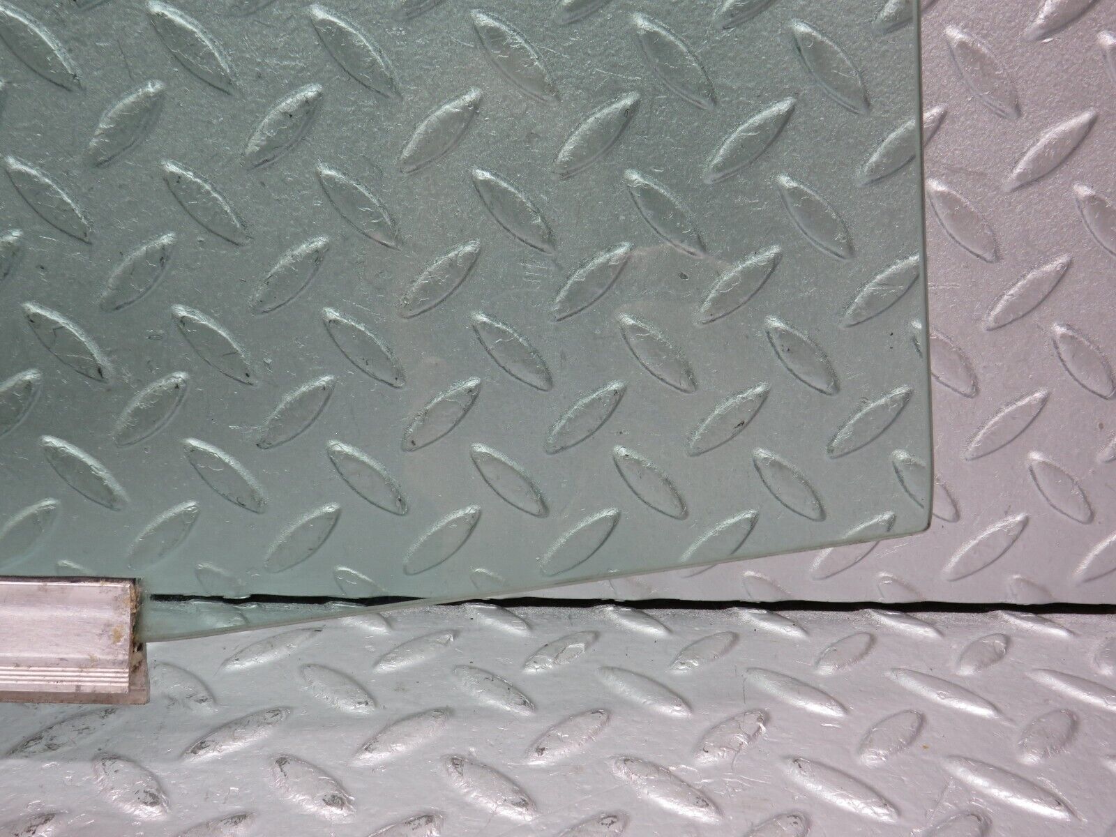 39071 Mercedes-Benz W201 190E 2.6L Rear Left Door Window Glass