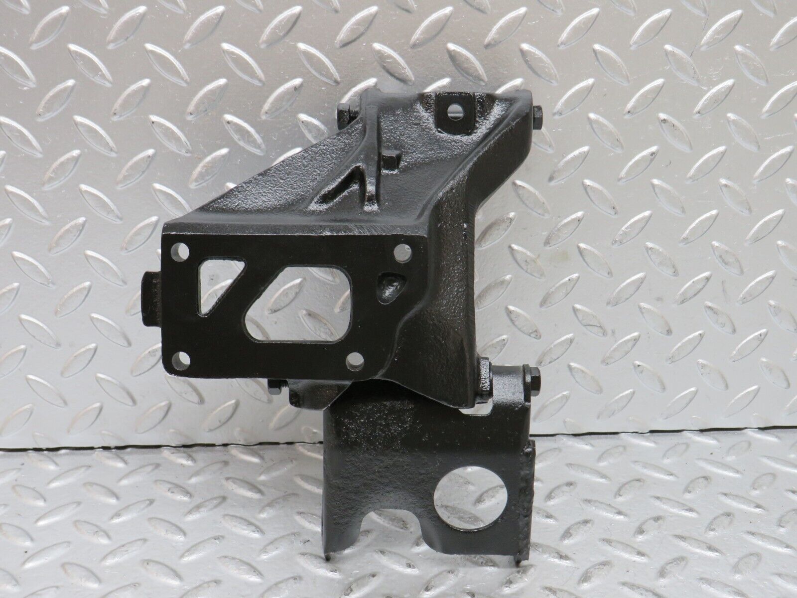 28067 Mercedes-Benz W123 280E Alternator Generator Bracket 1101550535