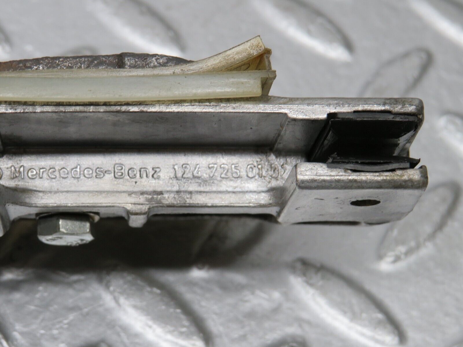 38355 Mercedes-Benz R129 280SL Coupe Door Window Guide Bracket 1247250132 1247250232