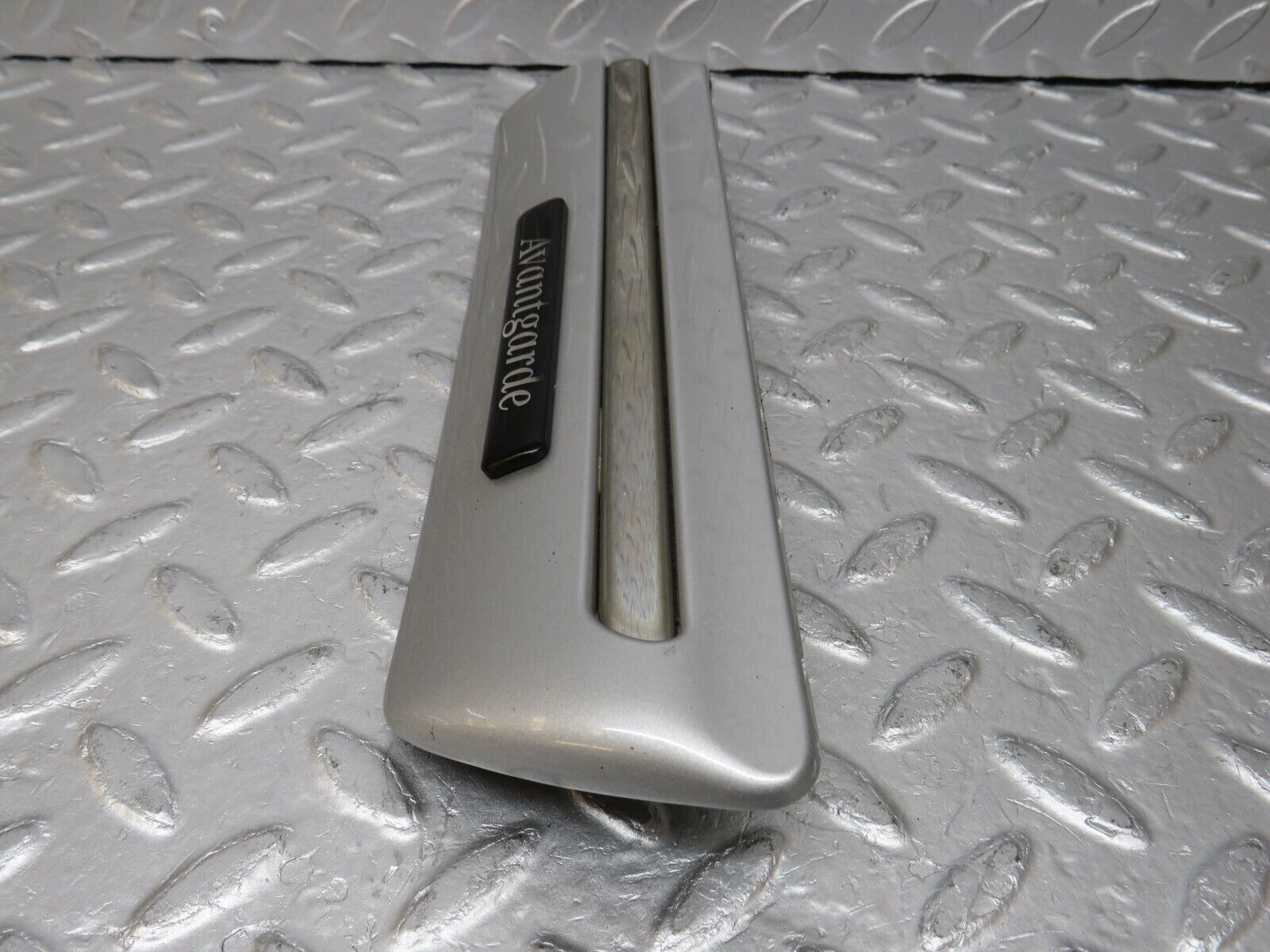 34717 Mercedes-Benz W210 320E Front Right Fender Wing Centre Moulding Trim 21069002