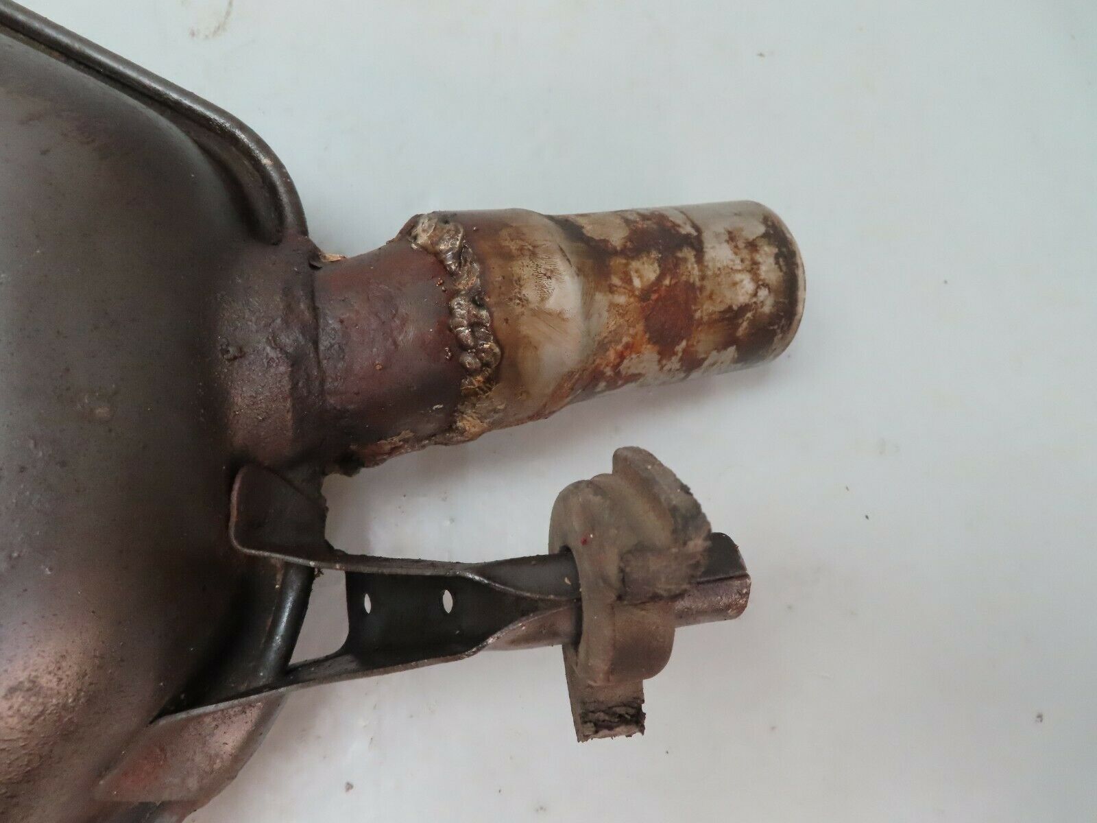 6692 Mercedes-Benz S124 E220 Wagon Middle Silencer