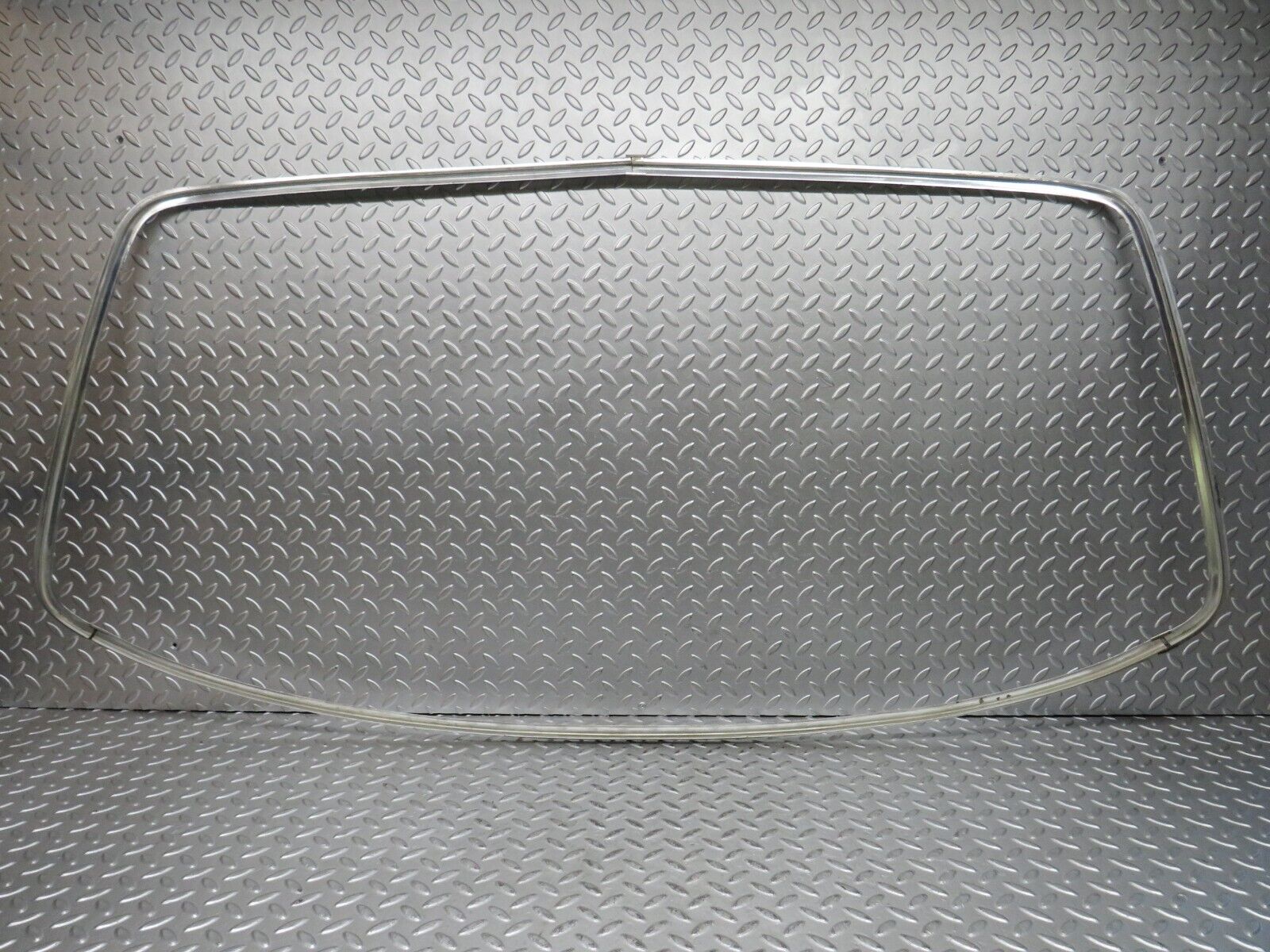 28614 Mercedes-Benz W123 280E Rear Windscreen Chrome Frame