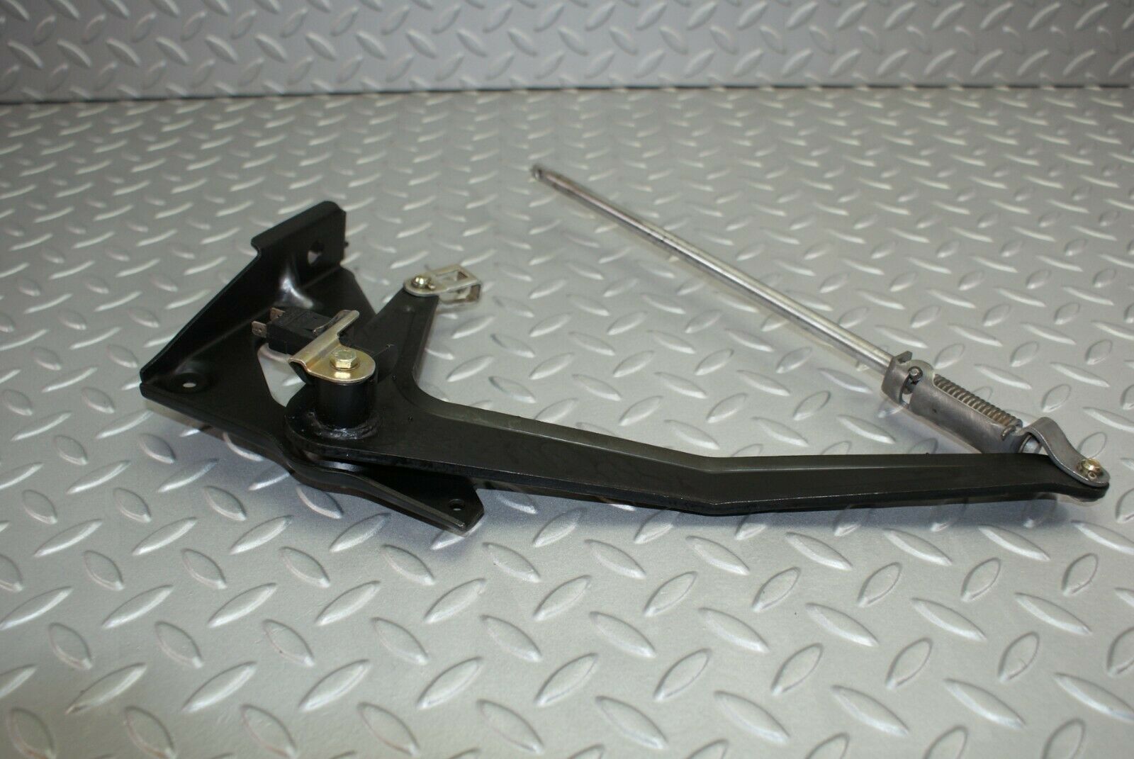 2984 Mercedes-Benz C123 280CE Coupe Handbrake Regulator