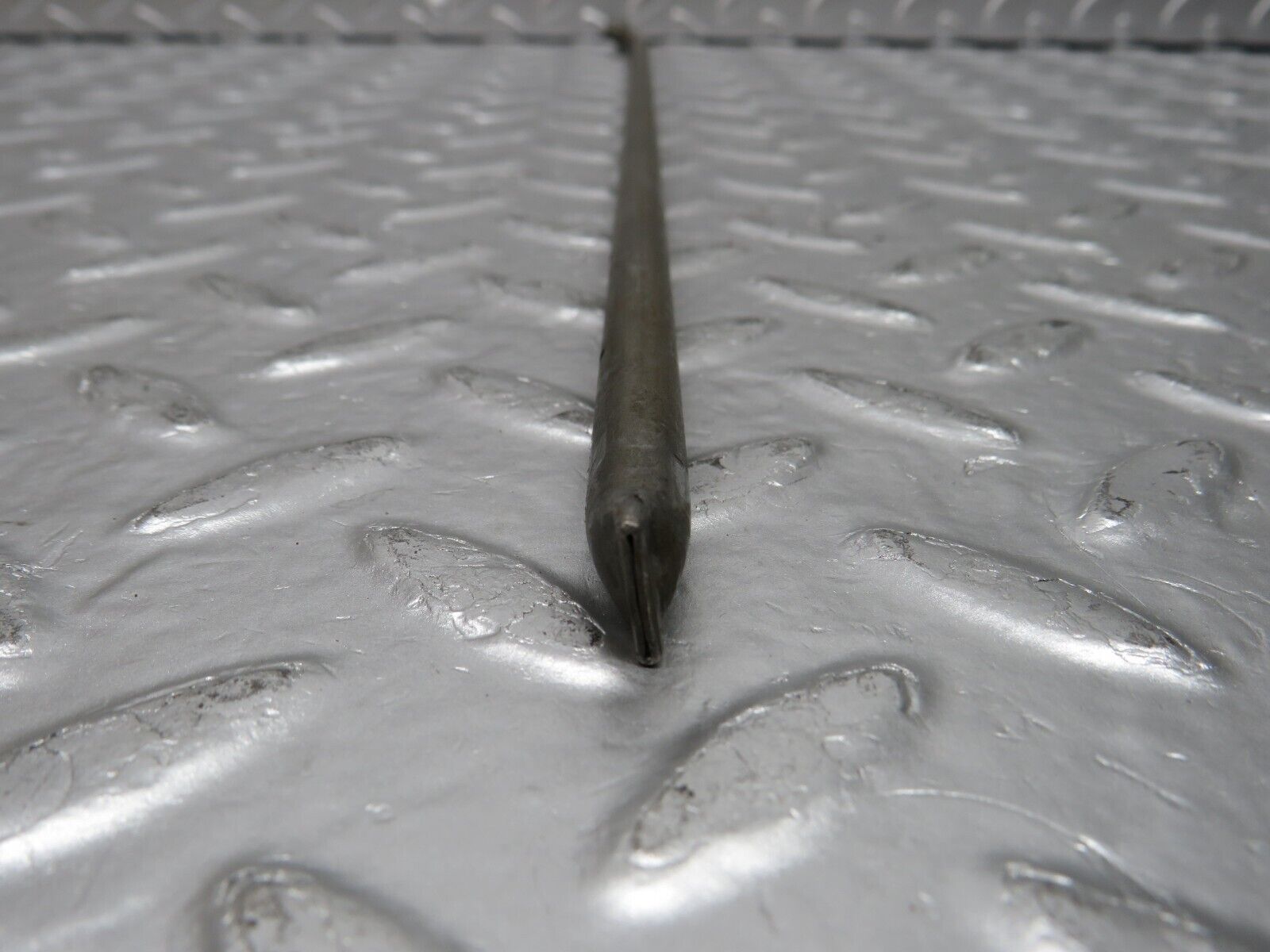 31076 Mercedes-Benz W123 200D Camshaft Oil Tube