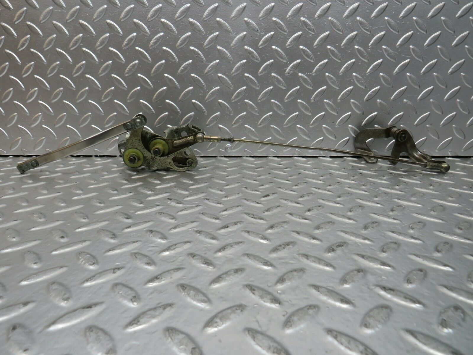 23402 Mercedes-Benz W116 350SE Throttle Linkage