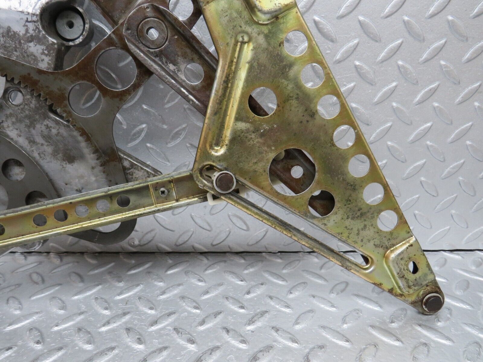 37122 Mercedes-Benz C126 420SEC Coupe Rear Right Window Regulator Mechanism