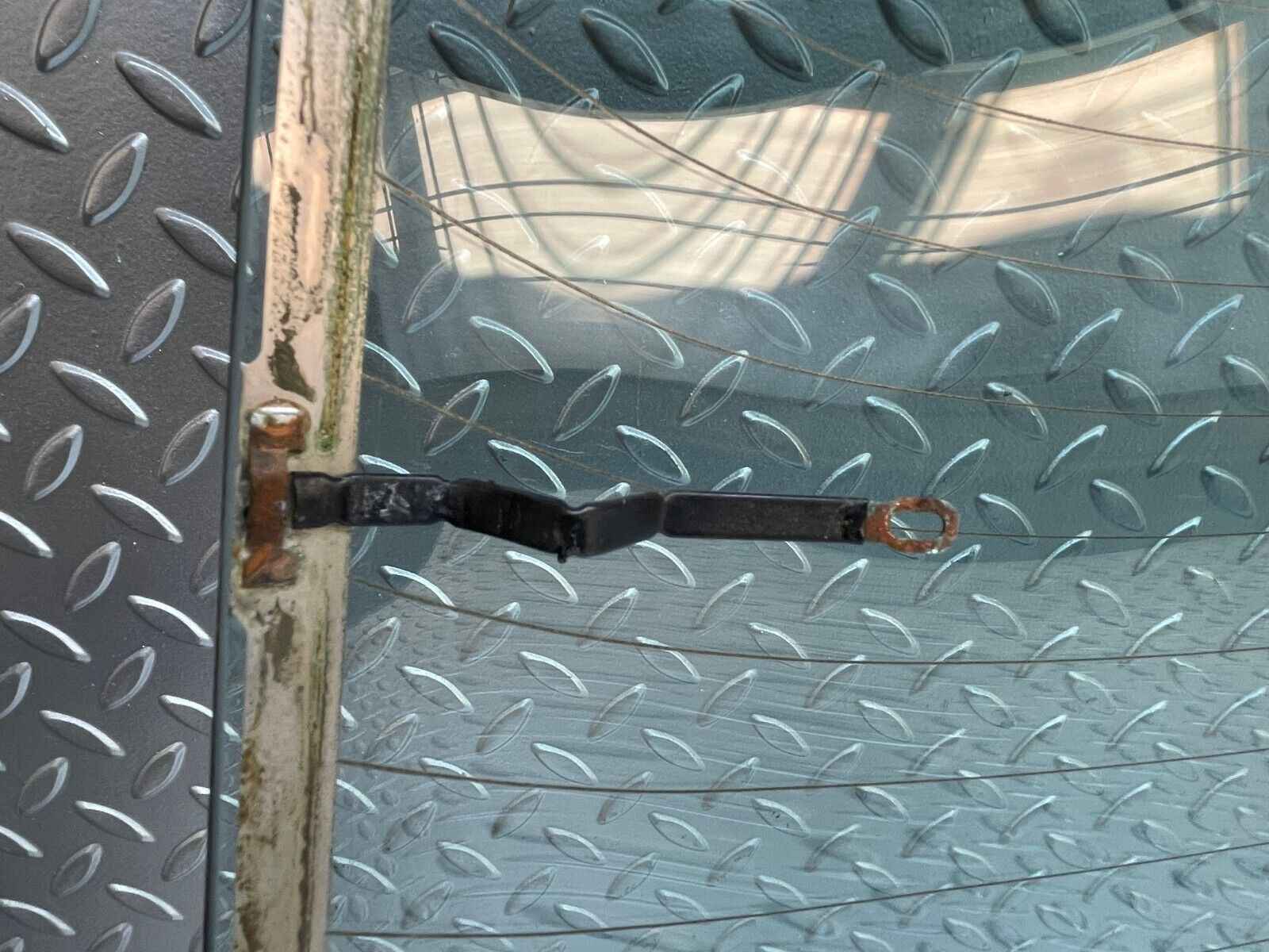 31924 Mercedes-Benz W123 230E Rear Heated Windscreen Glass