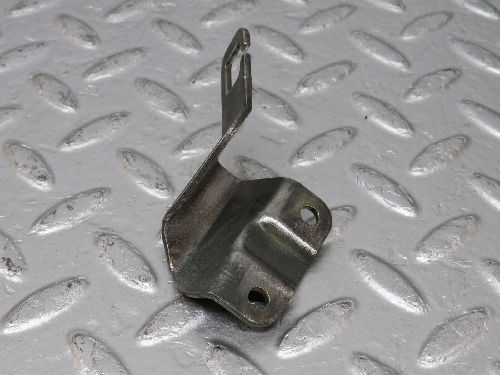 34190 Mercedes-Benz W124 260E Accelerator Cable Bracket Holder