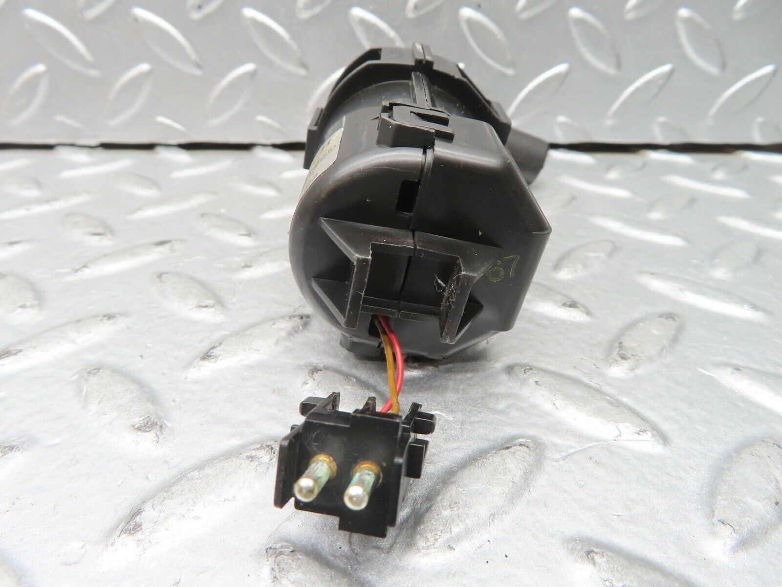 21674 Mercedes-Benz W126 300SE Temperature Sensor Bosch 0008306108