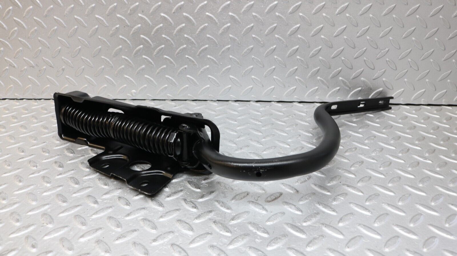 37211 Mercedes-Benz C126 420SEC Coupe Trunk Lid Hinge Right