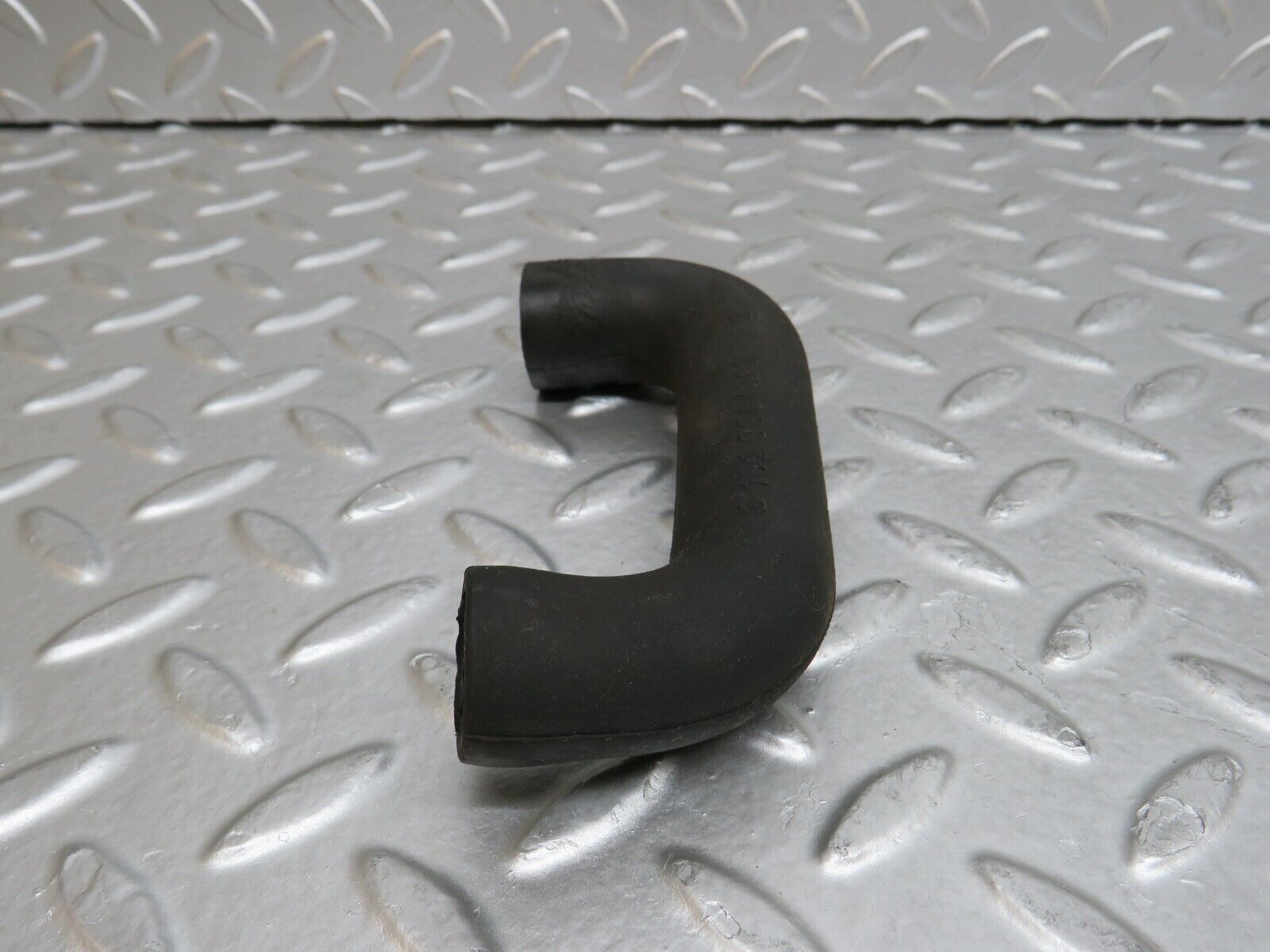 29588 Mercedes-Benz W124 230E Crankcase Breather Pipe 1020944882