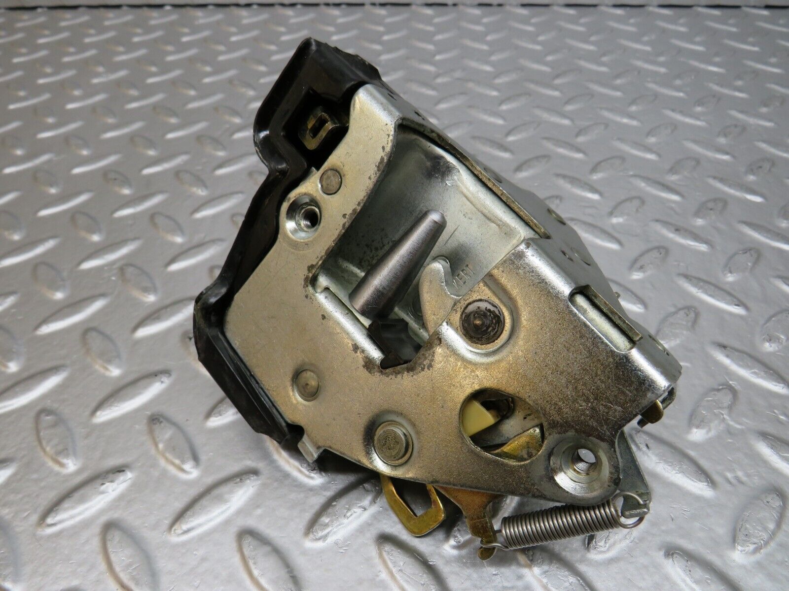 25460 Mercedes-Benz W123 200 Rear Left Door Lock Mechanism 1237230108