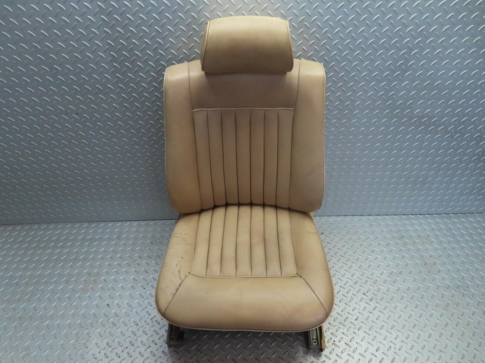 16146 Mercedes-Benz W123 280E Front Left Seat Passenger Seat