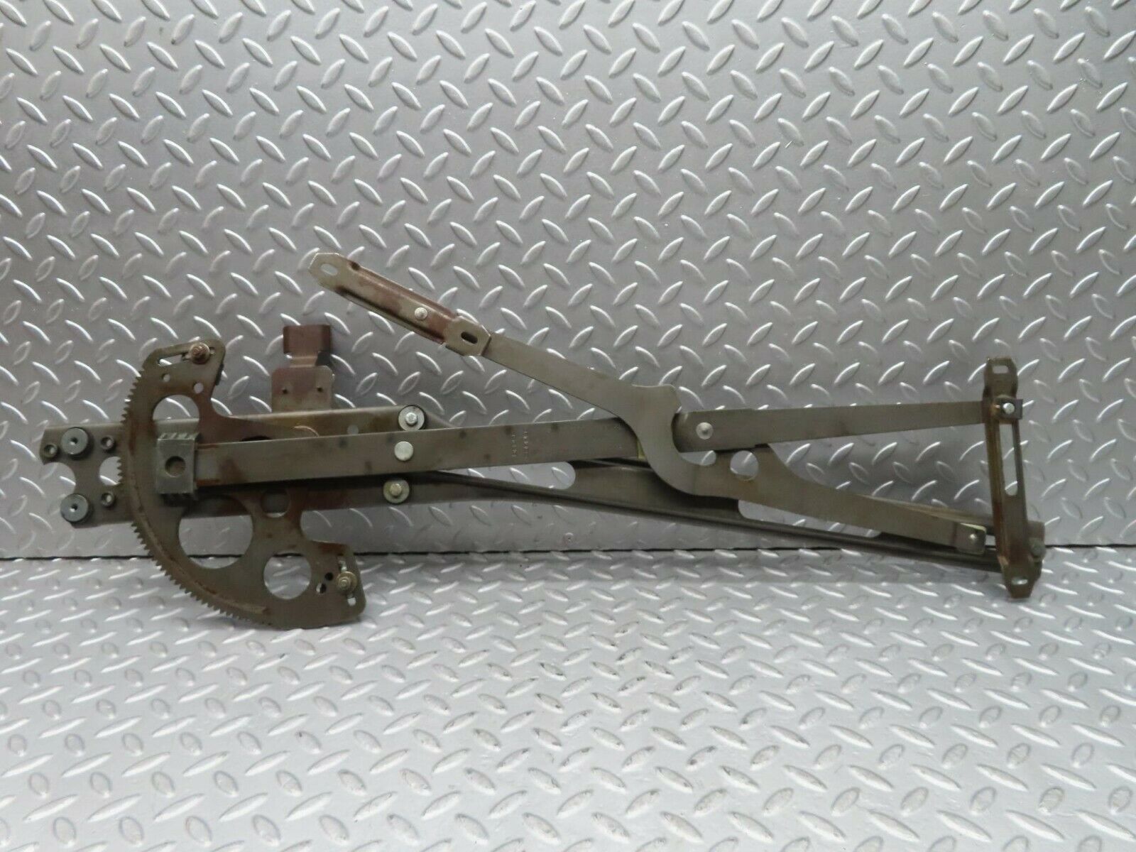 16638 Mercedes-Benz C107 380SLC Front Right Power Window Regulator 1077200846