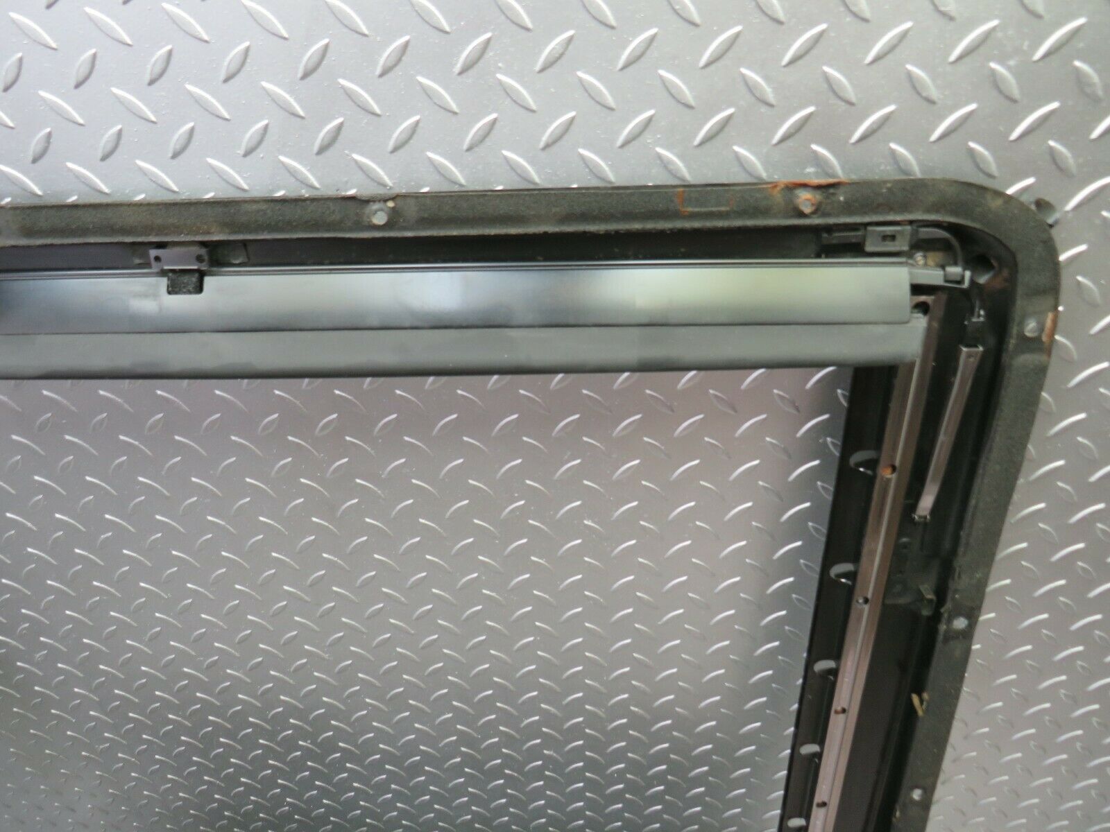 24411 Mercedes-Benz S124 220TE Wagon Power Sunroof Frame