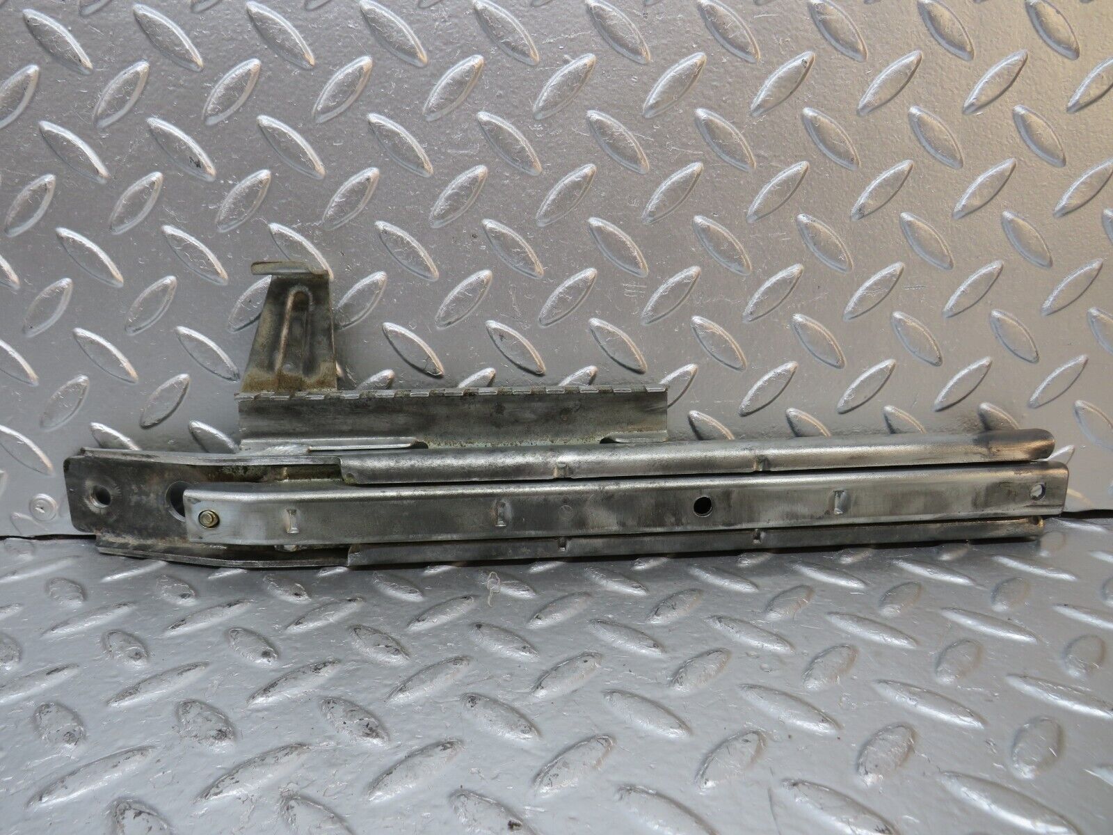 31173 Mercedes-Benz W123 230E Front Right Seat Rail