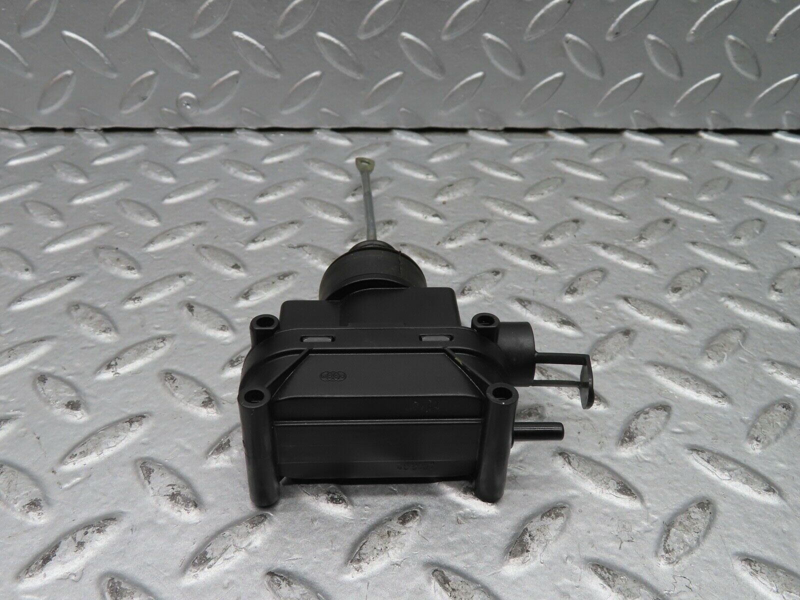 21442 Mercedes-Benz W126 300SE Front Door Lock Vacuum Actuator